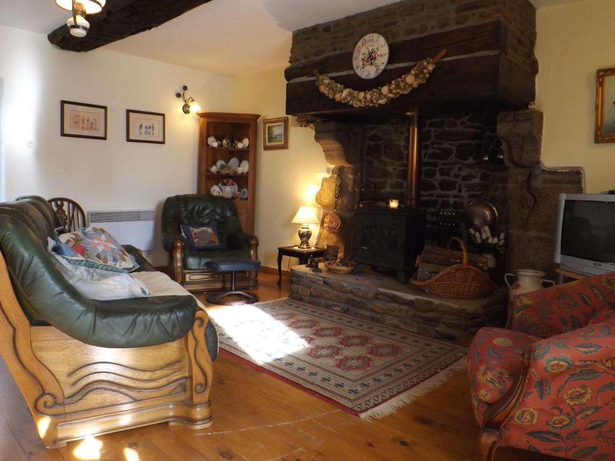 Beautiful 3-Bed Cottage In Passais-Villages Saint-Simeon  Exterior photo